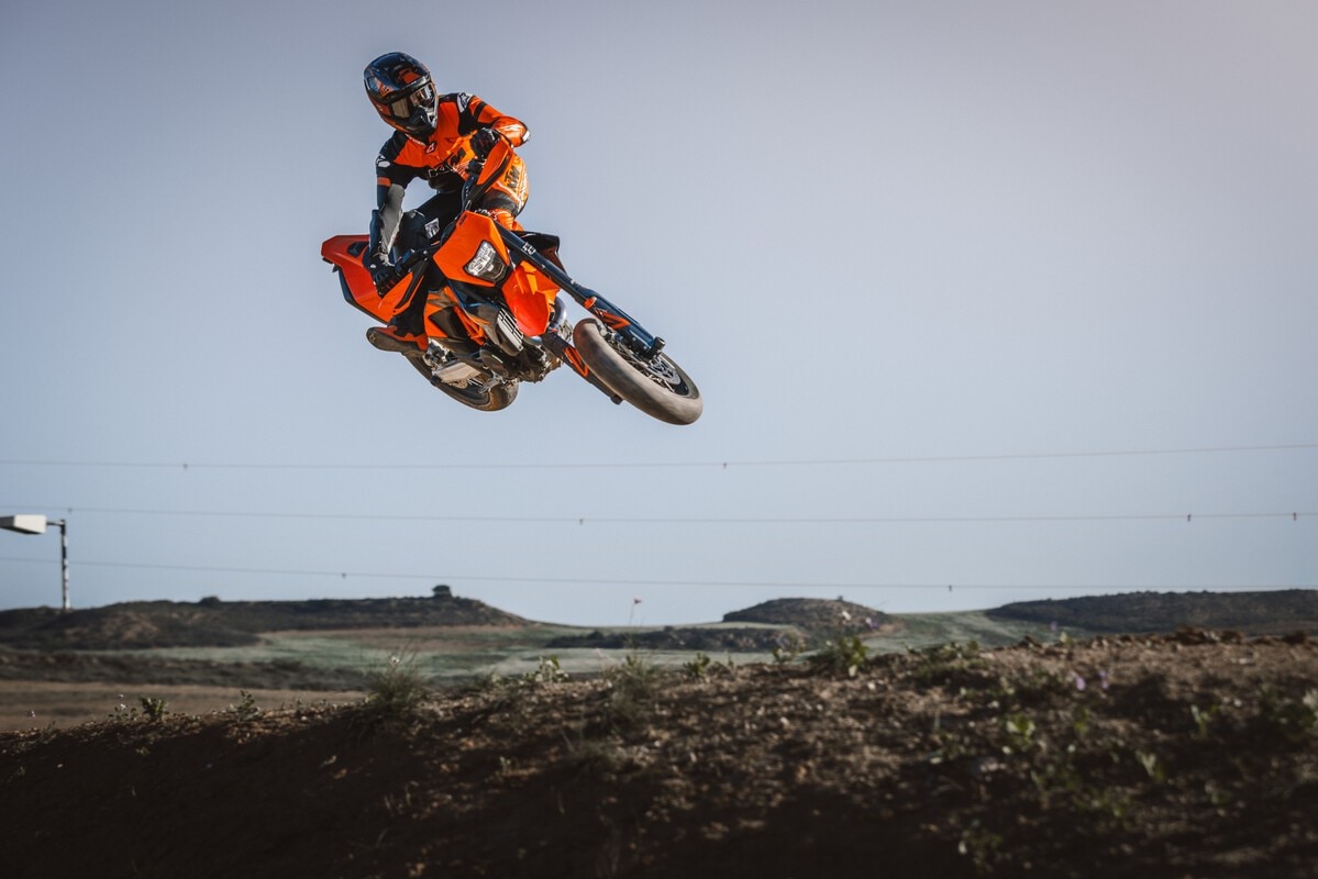 KTM presenta le nuove 690 Enduro R e 690 SMC R 2026